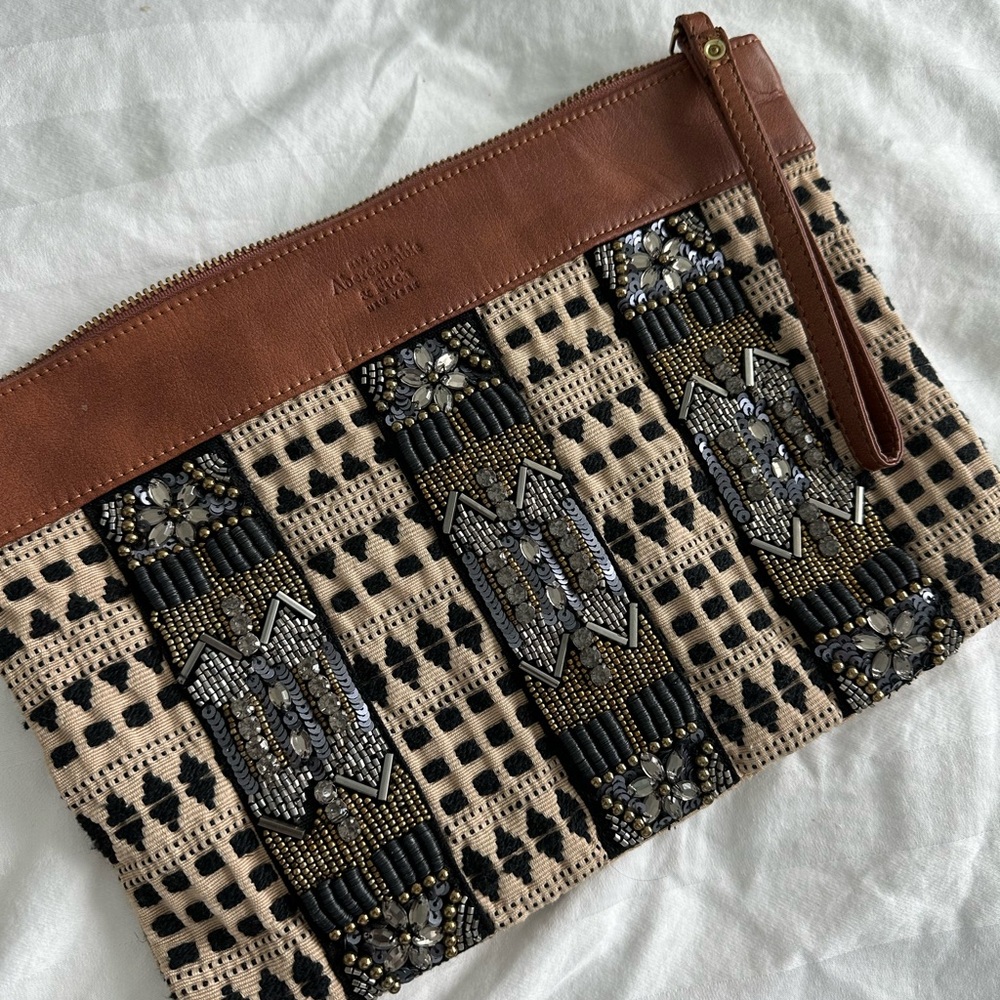 NWOT Abercrombie & Fitch Clutch